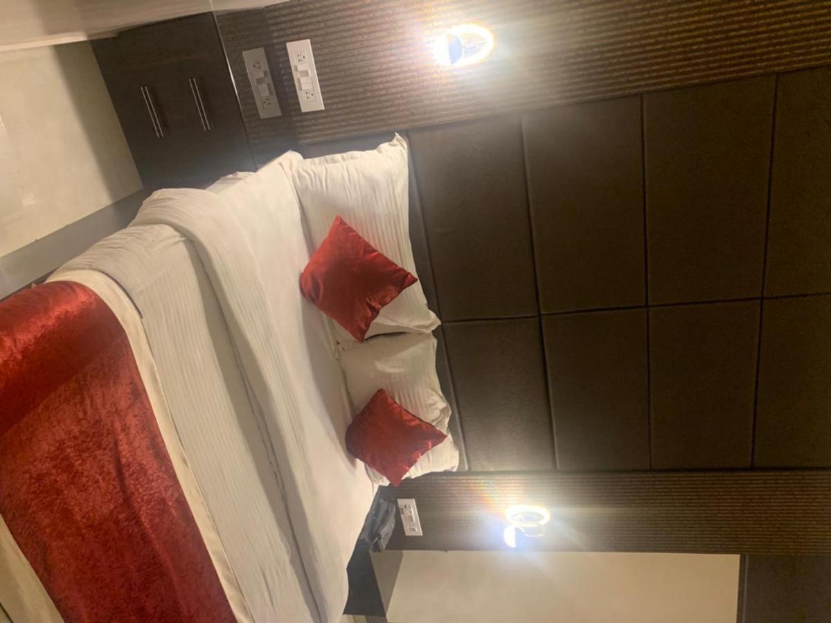 Hotel MMK Kanpur Buitenkant foto