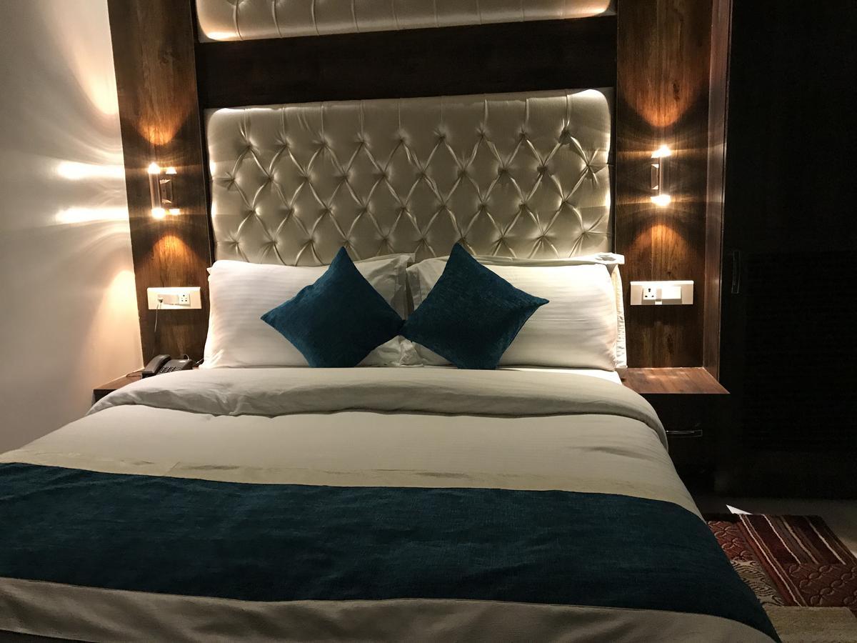Hotel MMK Kanpur Buitenkant foto