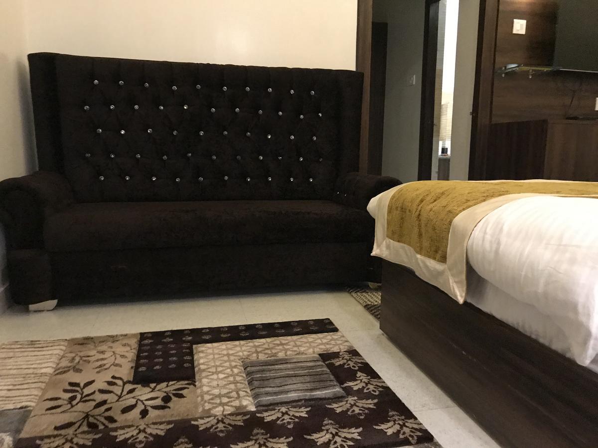 Hotel MMK Kanpur Buitenkant foto