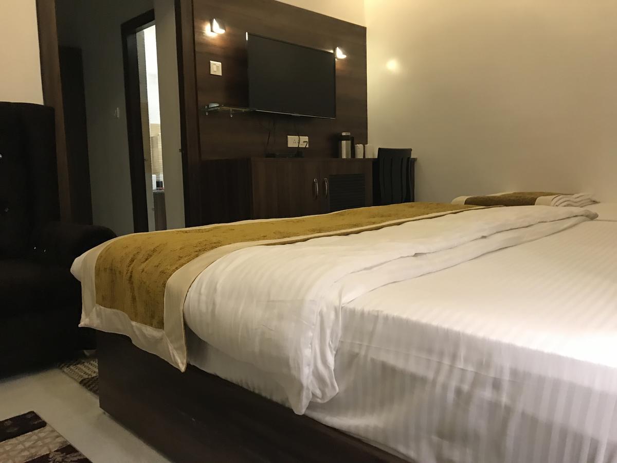 Hotel MMK Kanpur Buitenkant foto