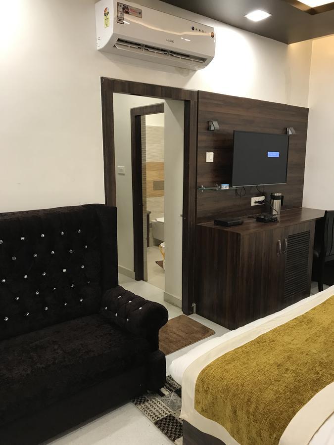 Hotel MMK Kanpur Buitenkant foto
