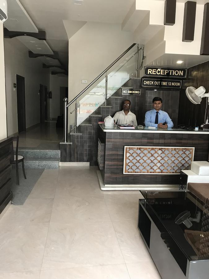 Hotel MMK Kanpur Buitenkant foto