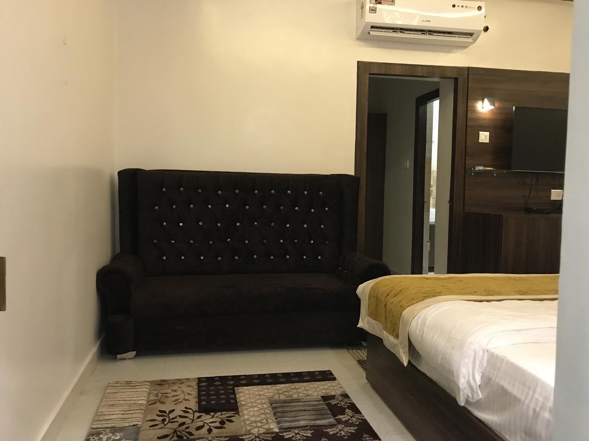 Hotel MMK Kanpur Buitenkant foto