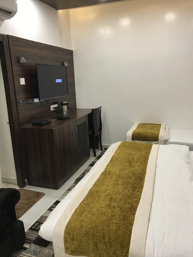 Hotel MMK Kanpur Buitenkant foto
