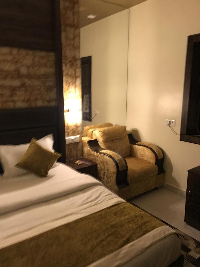 Hotel MMK Kanpur Buitenkant foto