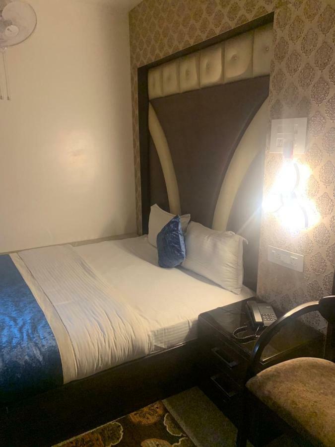 Hotel MMK Kanpur Buitenkant foto