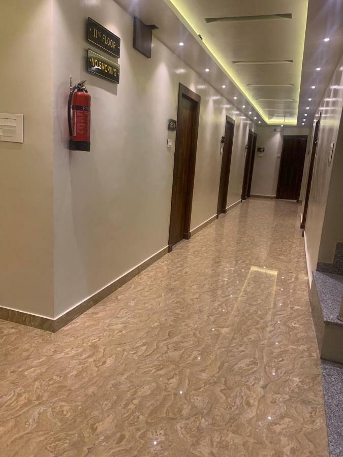 Hotel MMK Kanpur Buitenkant foto