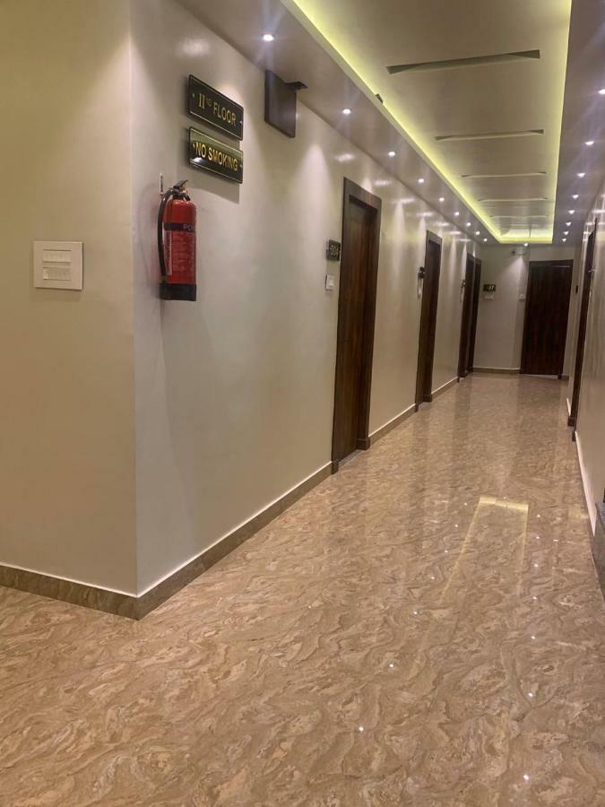 Hotel MMK Kanpur Buitenkant foto