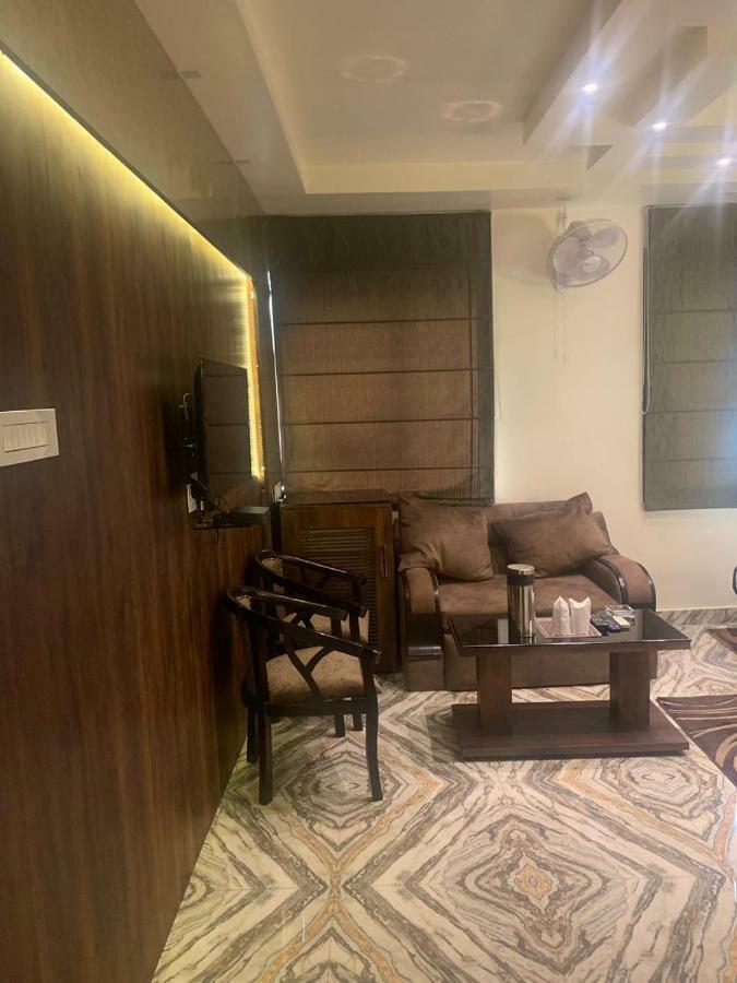 Hotel MMK Kanpur Buitenkant foto