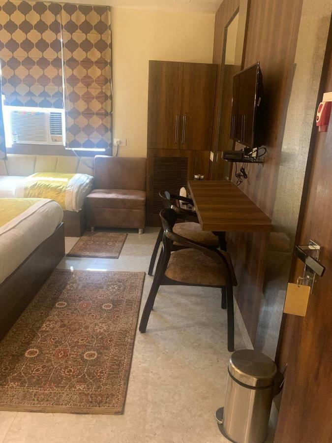 Hotel MMK Kanpur Buitenkant foto