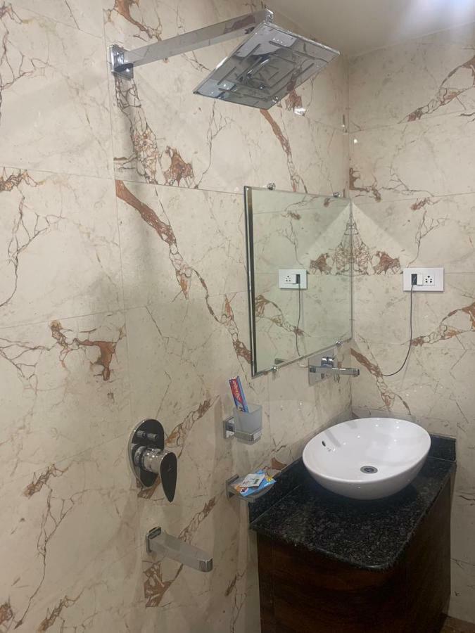 Hotel MMK Kanpur Buitenkant foto