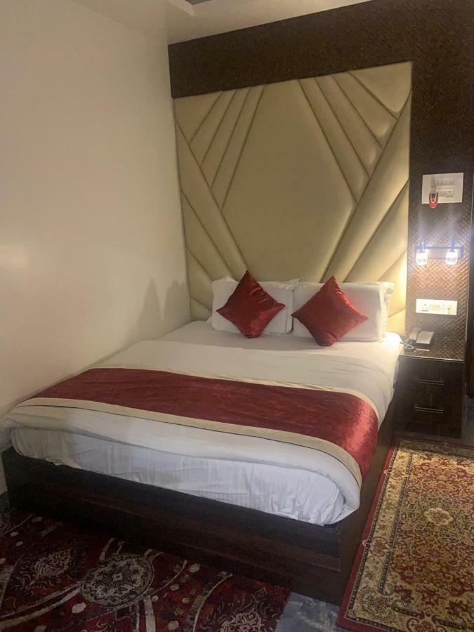 Hotel MMK Kanpur Buitenkant foto