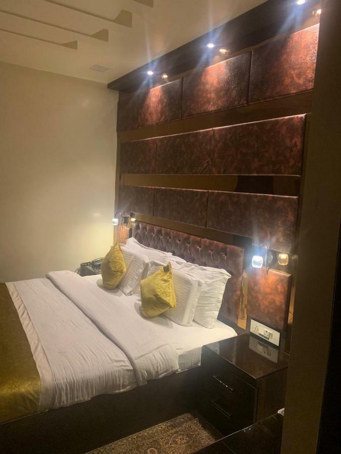 Hotel MMK Kanpur Buitenkant foto