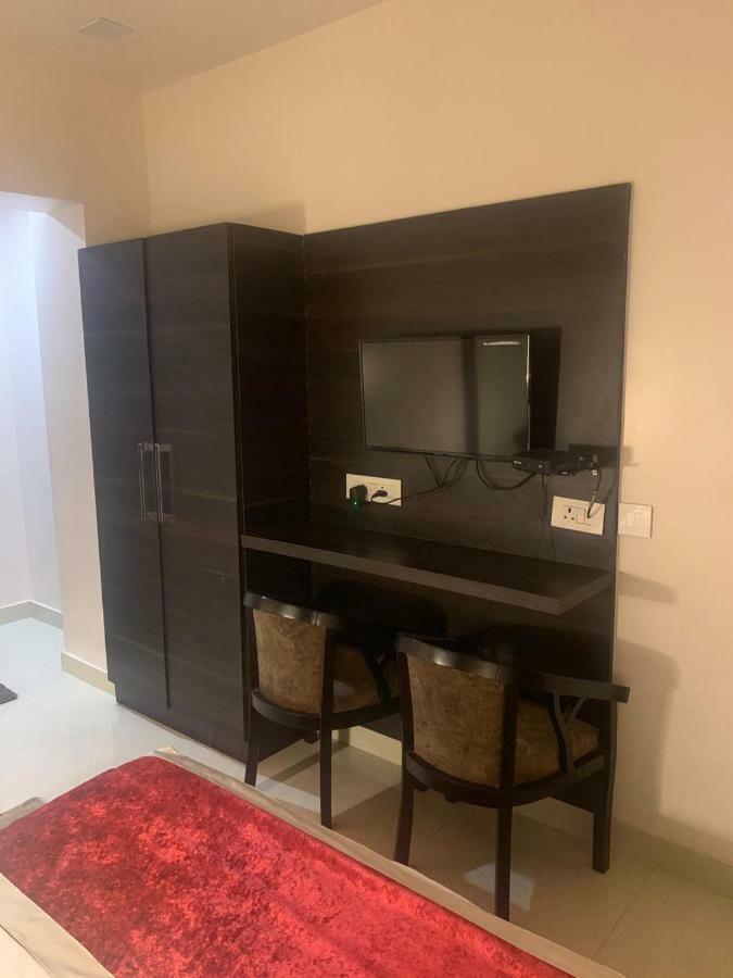 Hotel MMK Kanpur Buitenkant foto