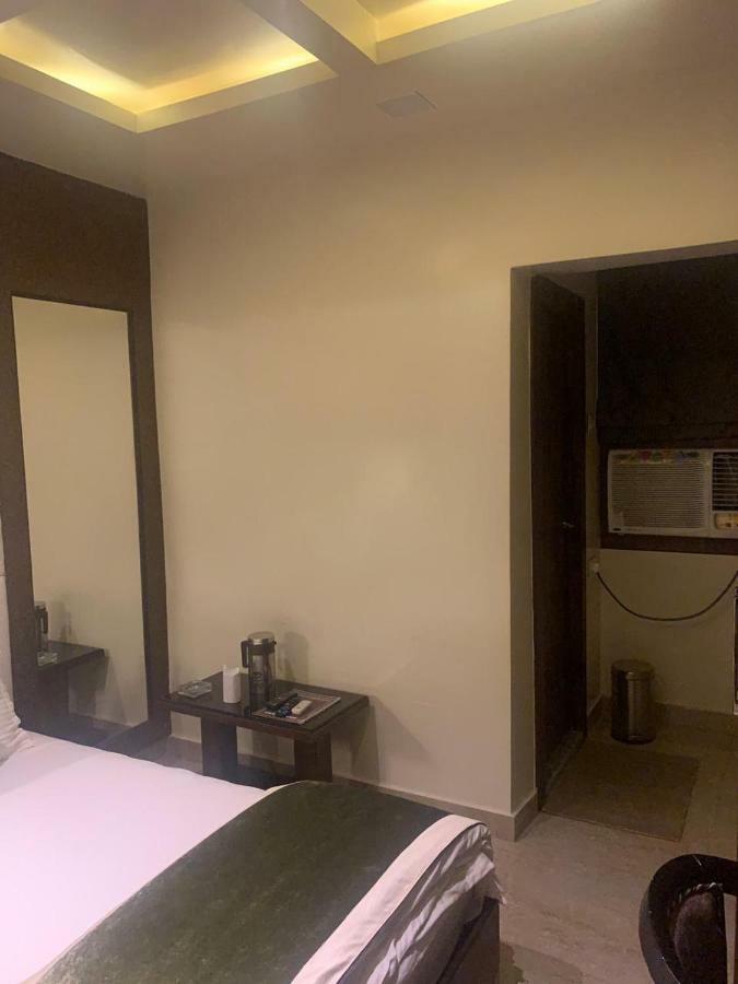 Hotel MMK Kanpur Buitenkant foto