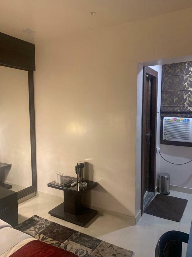 Hotel MMK Kanpur Buitenkant foto